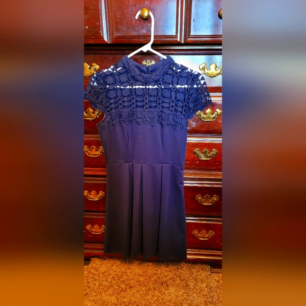 Sequin Hearts Size 5 Pleated Navy Blue Cap Sleeve Ladies Knee Length Dress